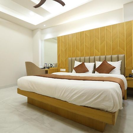 Hotel Glitz - Walk In From New Delhi Railway Station Exteriör bild