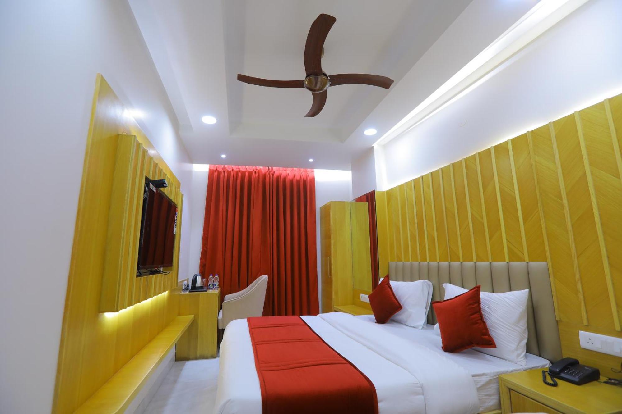 Hotel Glitz - Walk In From New Delhi Railway Station Exteriör bild