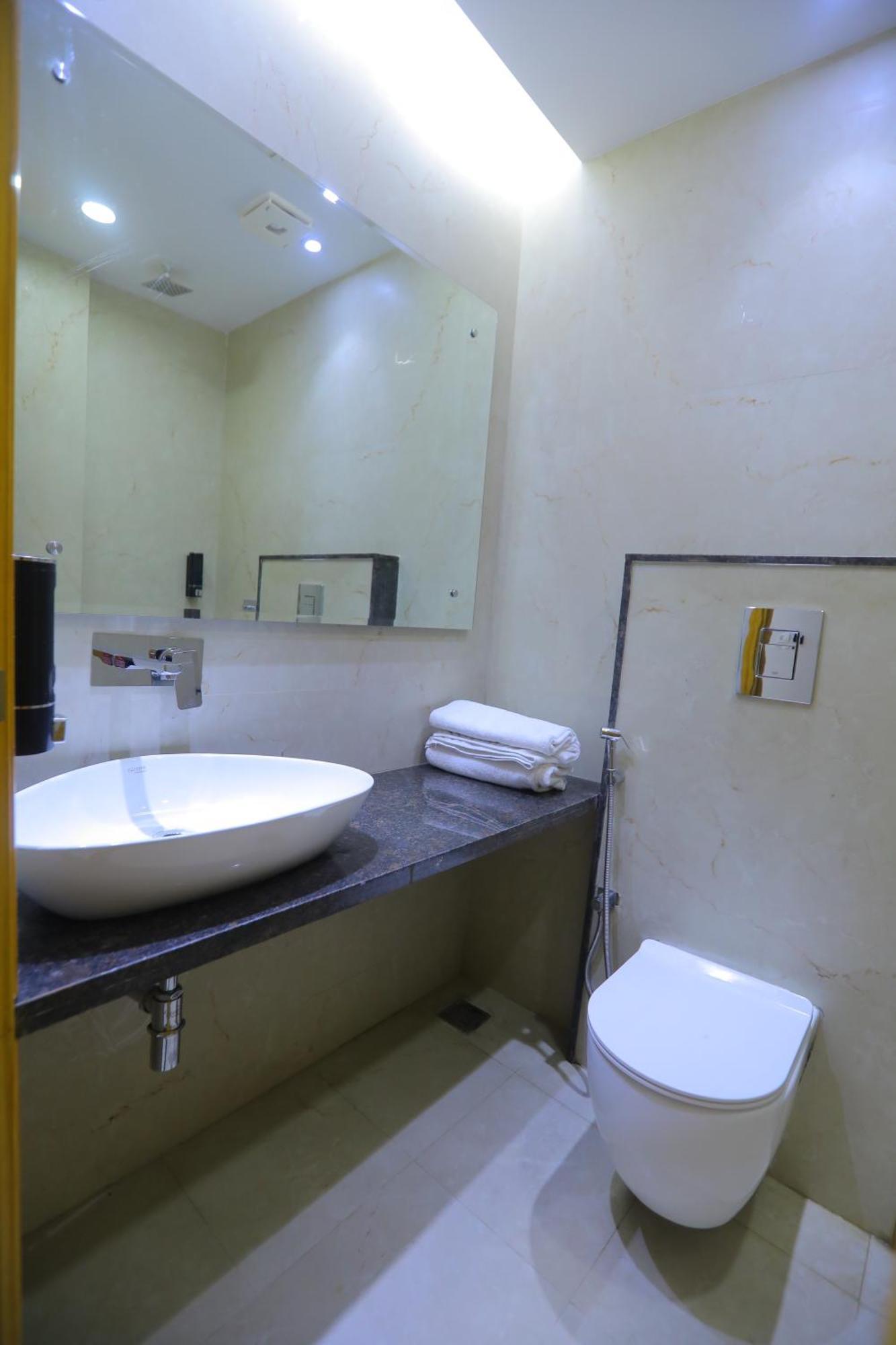 Hotel Glitz - Walk In From New Delhi Railway Station Exteriör bild