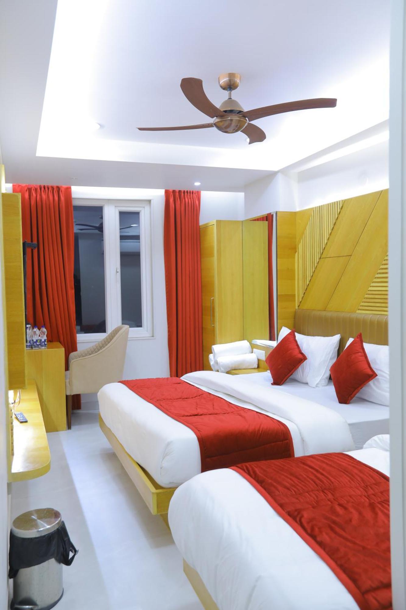 Hotel Glitz - Walk In From New Delhi Railway Station Exteriör bild