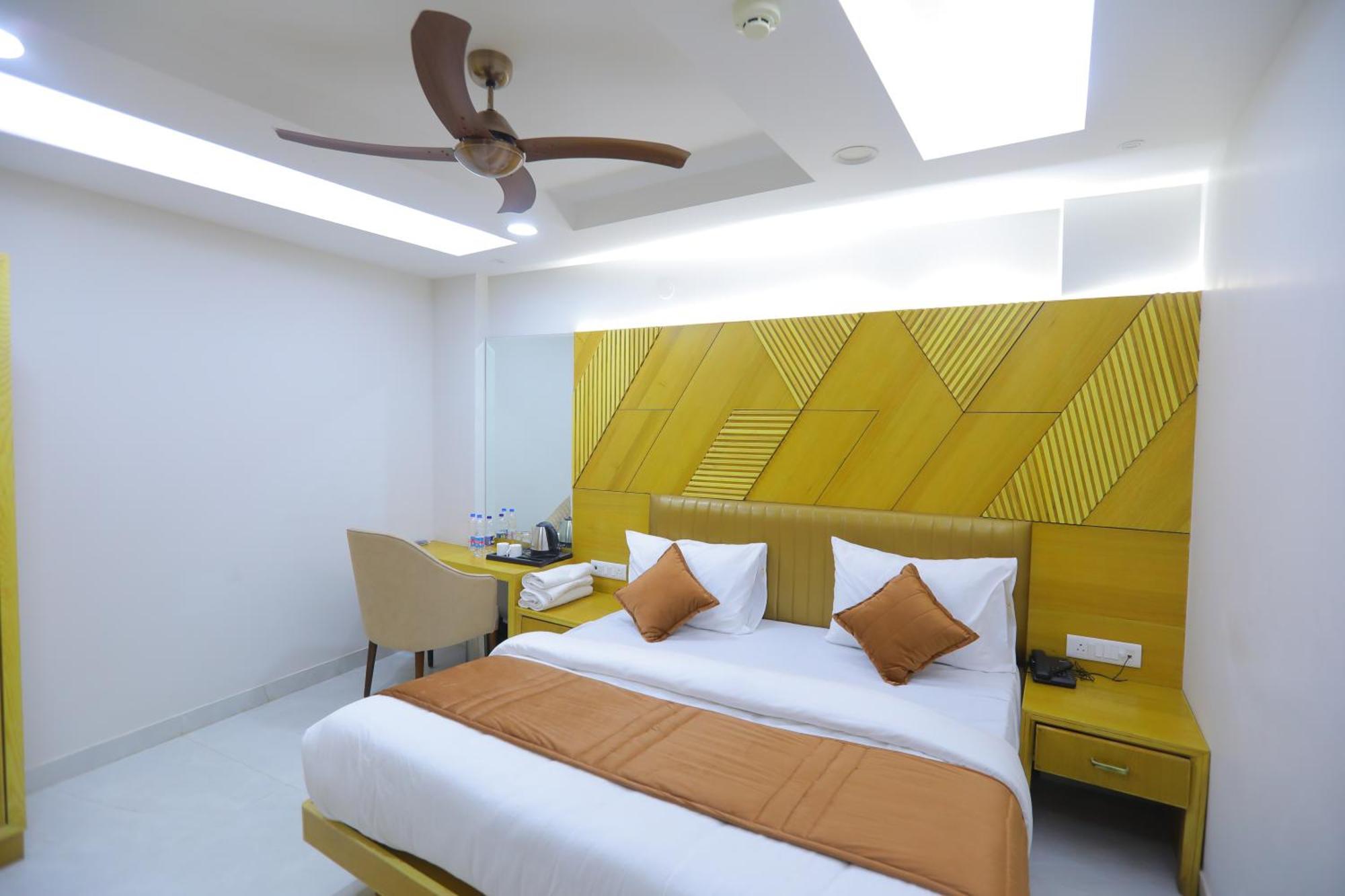 Hotel Glitz - Walk In From New Delhi Railway Station Exteriör bild