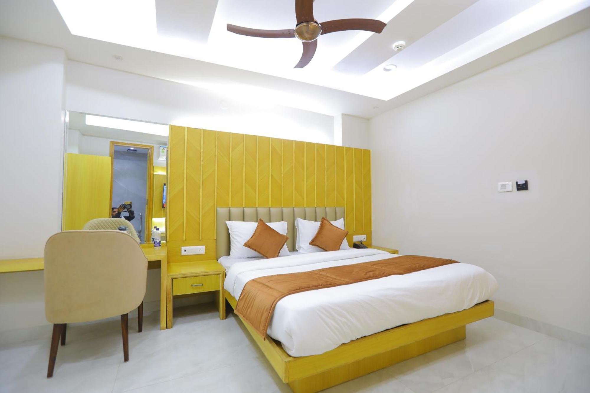 Hotel Glitz - Walk In From New Delhi Railway Station Exteriör bild