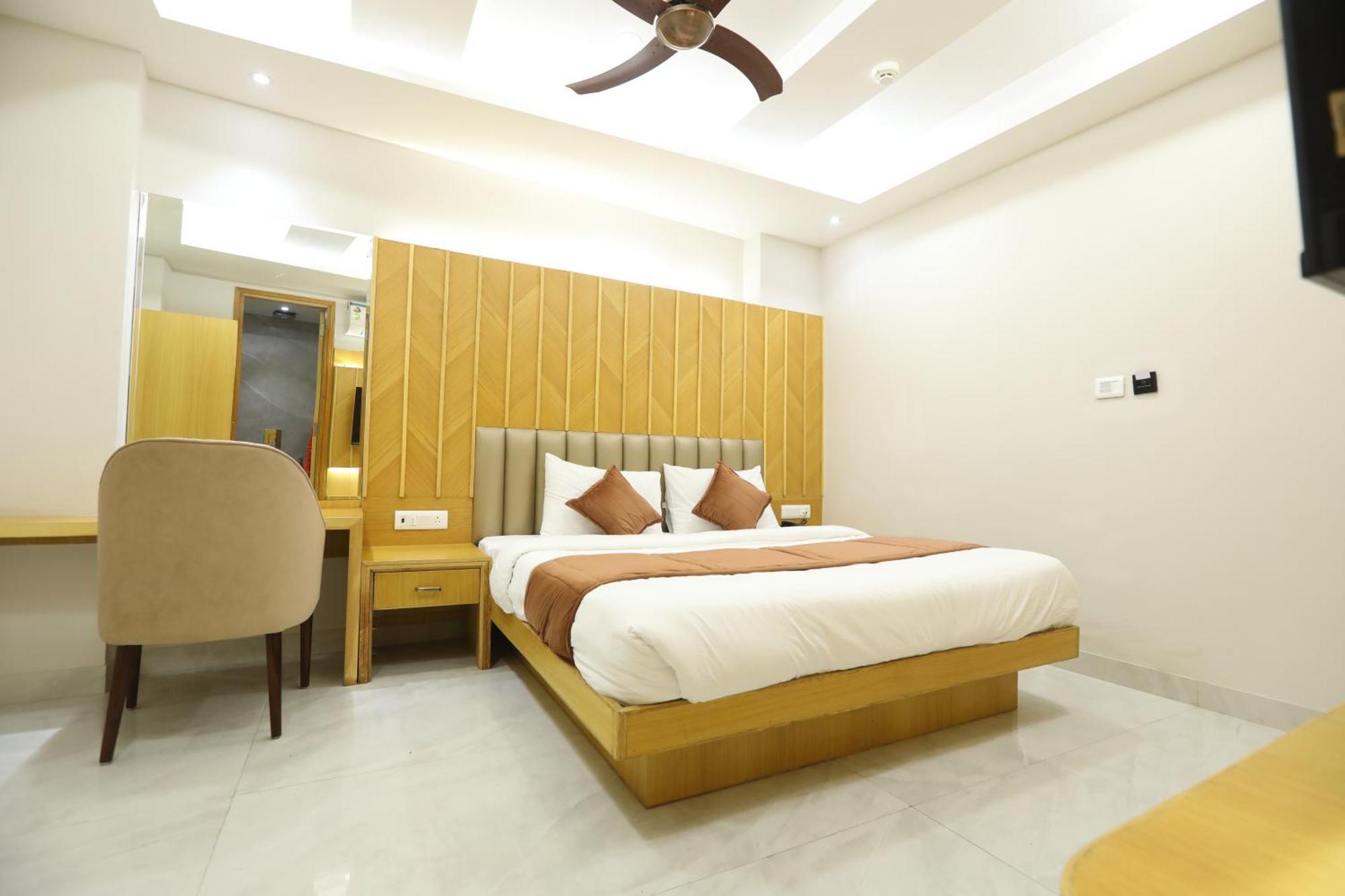 Hotel Glitz - Walk In From New Delhi Railway Station Exteriör bild