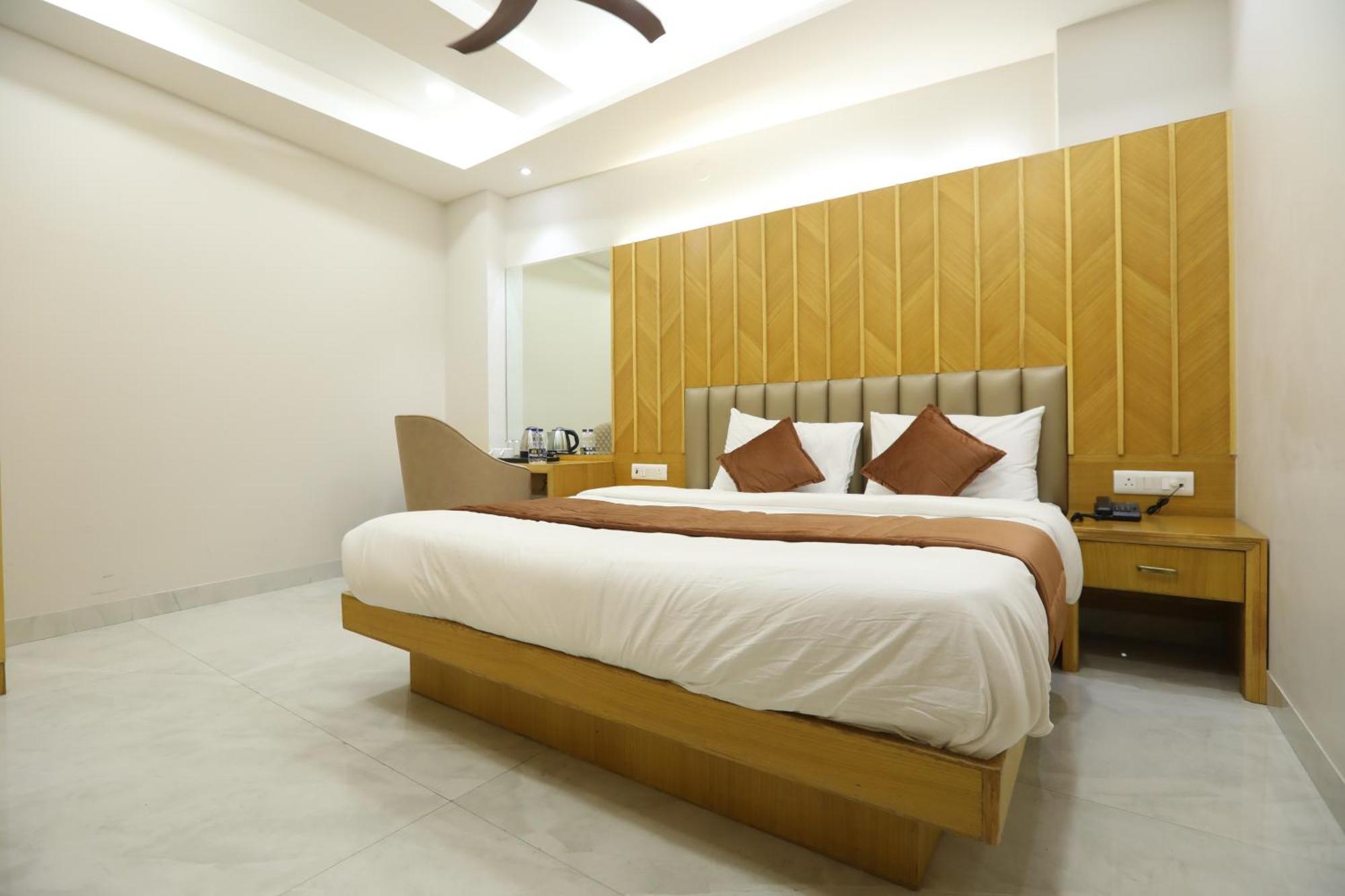 Hotel Glitz - Walk In From New Delhi Railway Station Exteriör bild